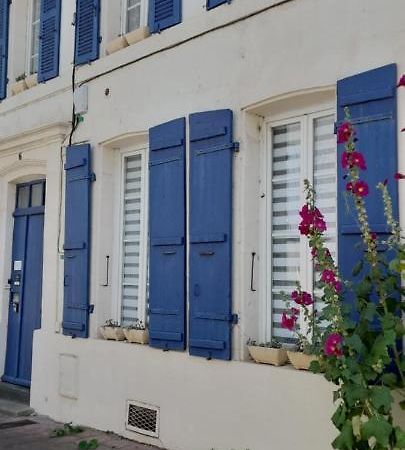 Residence Les Volets Bleus: Studio De 30 M² Classe 2 * Rochefort  Luaran gambar